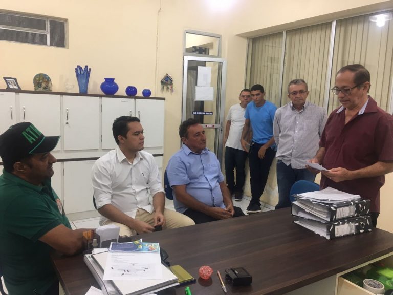 Câmara Municipal de Tauá convoca Sessão Especial para julgar o Prefeito Carlos Windson por infração político-administrativa Câmara Municipal de Tauá convoca Sessão Especial para julgar o Prefeito Carlos Windson por infração político-administrativa