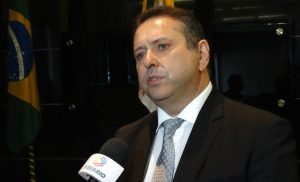 Juiz confirma liminar que assegura candidatura de Domingos Filho