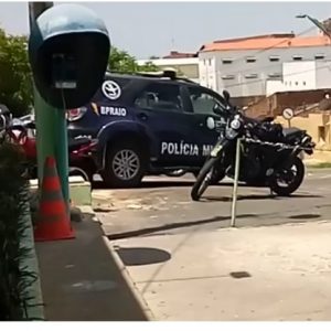 Policiais do Batalhão de Policiamento Rondas de Ações Intensivas e Ostensivas BPRaio, apreenderam na noite do sábado (08), um menor acusado da prática de um assalto na Avenida Odilon Aguiar, próximo a Igreja Matriz de Nossa Senhora do Rosário. 