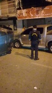 Tauá: carro de ex-prefeito capota ao colidir com um poste no Tauazinho
