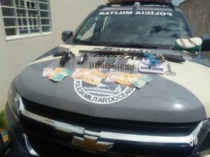 Batalhão de Divisas apreende armas, drogas e prende dois homens em Quiterianópolis