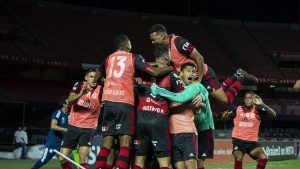 Flamengo perde para São Paulo, mas é campeão brasileiro com empate do Inter