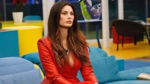 Brasileira que participou do ‘Big Brother’ Itália revela infância difícil e que pediu comida na rua