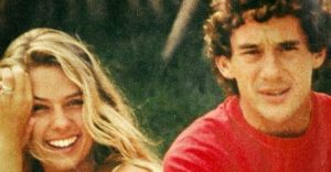 Adriane Galisteu posta clique com Ayrton Senna, no dia em que ele completaria 61 anos Neste dia 21 de março, Ayrton Senna completaria 61 anos; o ex-piloto faleceu em 1994