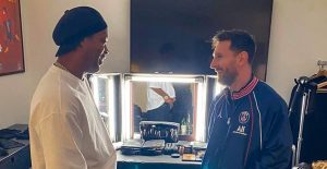 Ronaldinho parabeniza Lionel Messi pela sétima Bola de Ouro: ”Muito merecedor”