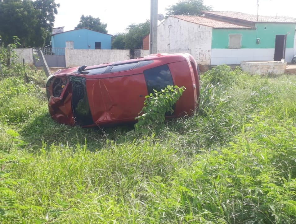 Professora sofre acidente na CE-277, em Parambu
